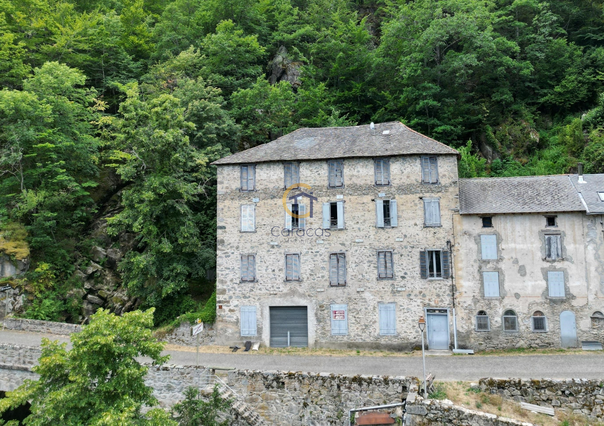 IMMEUBLE AVEC SOURCE THERMALE - OPPORTUNITE RARE